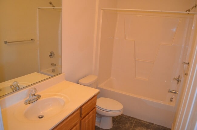 Building Photo - 915 Colley Ave
