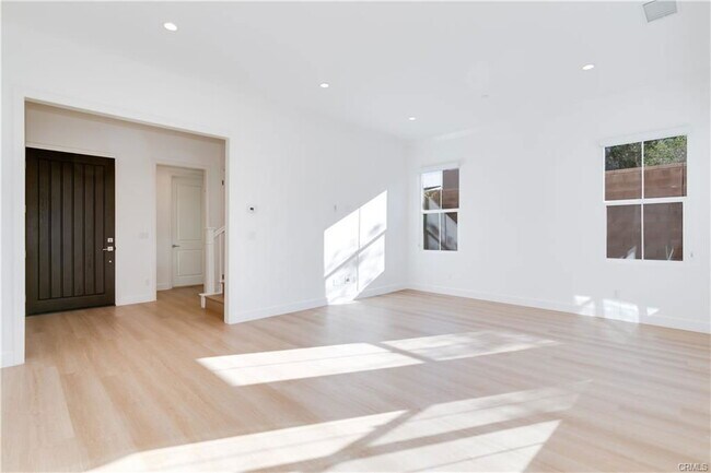 Building Photo - 86 Henson
