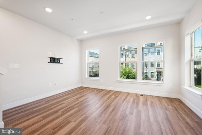 Building Photo - 128 Stowe Dr