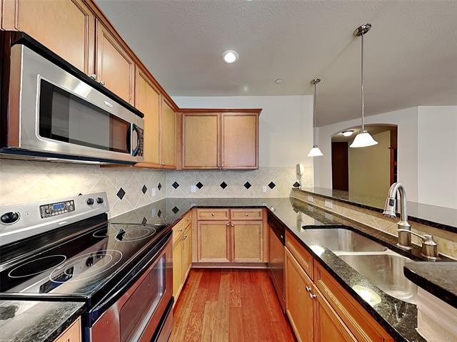 Building Photo - 950 Henderson St