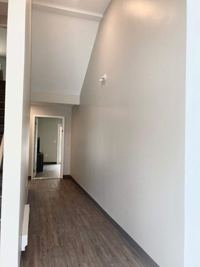 Building Photo - 435 7th St