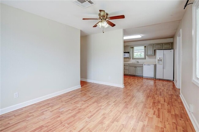 Building Photo - 1105 Dona Ave