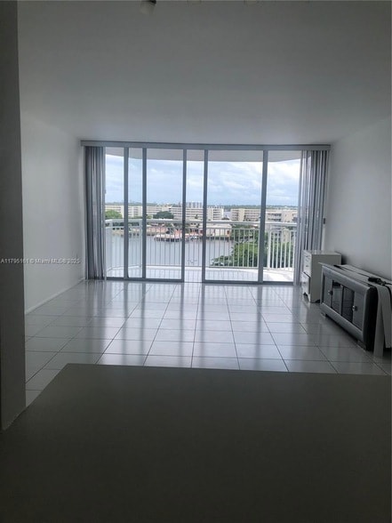 Building Photo - 18081 Biscayne Blvd