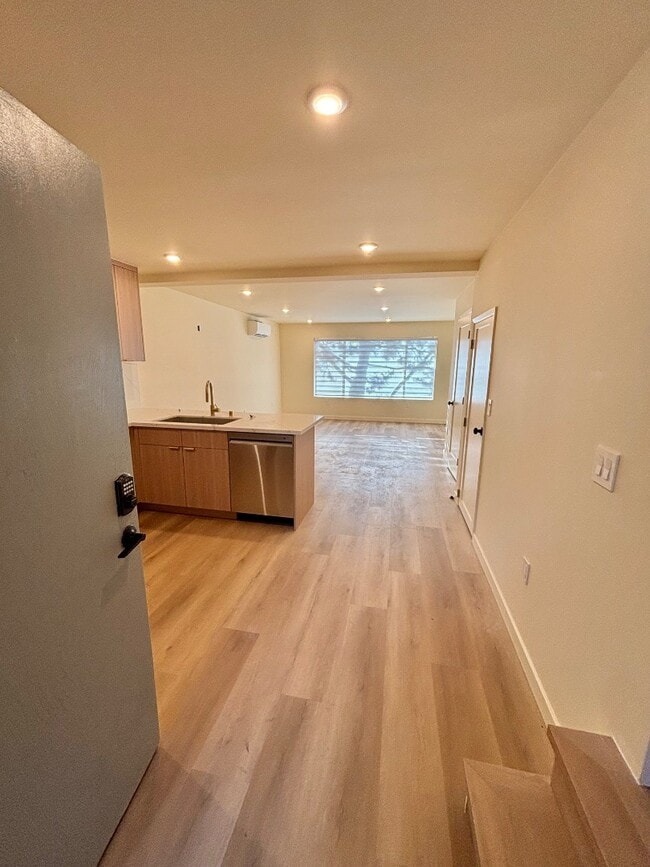 Building Photo - 2050 Meridian Ave