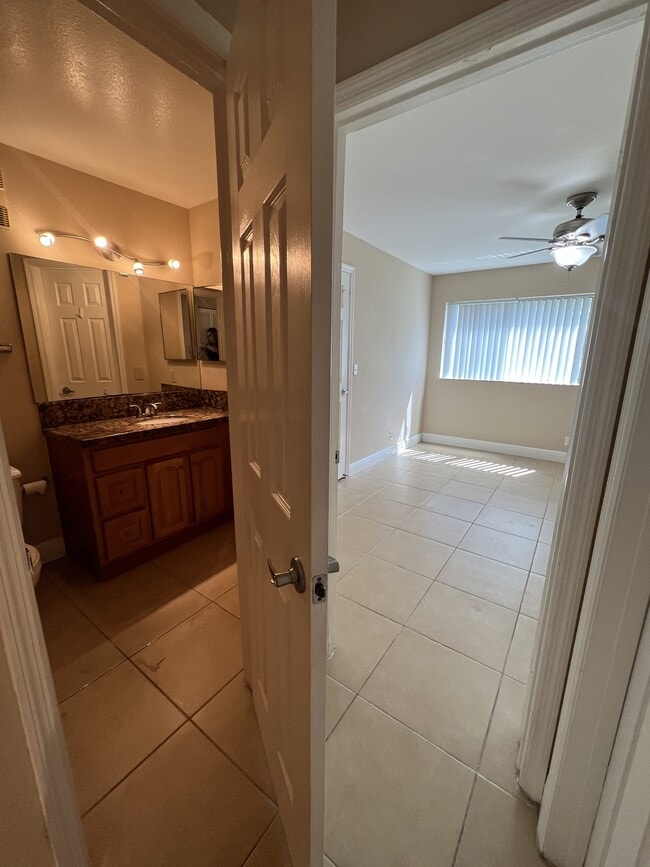 Building Photo - 3370 Pinewalk Dr N