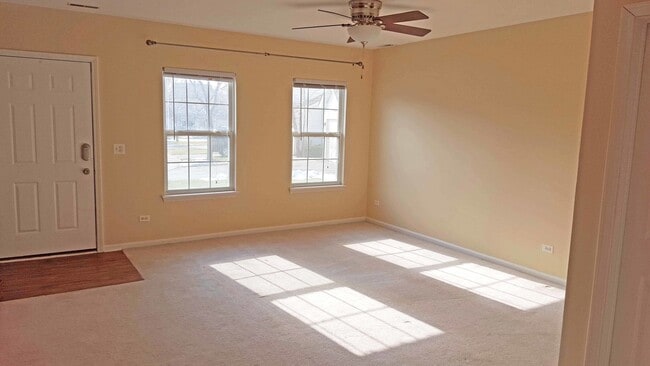 Building Photo - 1227 N Village Dr