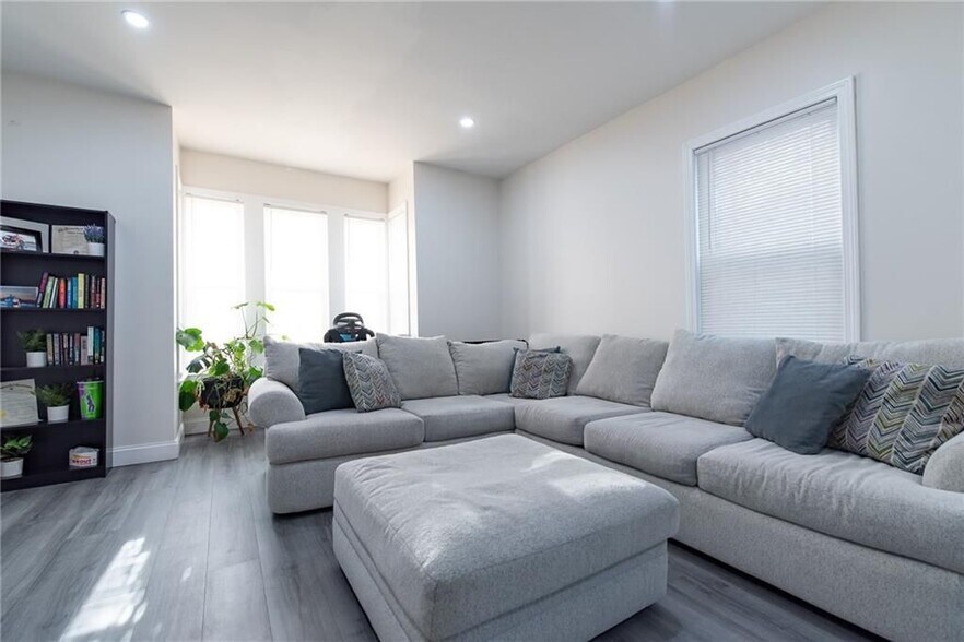 Building Photo - 49 Hollis St