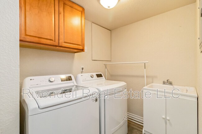 Building Photo - 9524 Las Colinas Dr