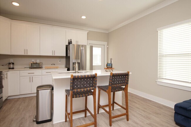 Building Photo - Great Location in Freeport