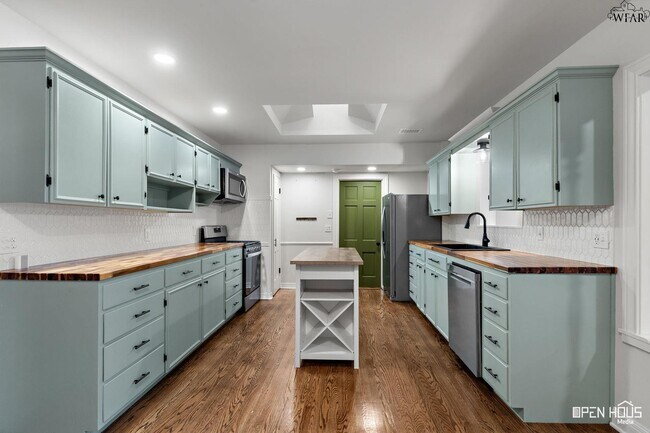 Building Photo - 1644 Ardath Ave