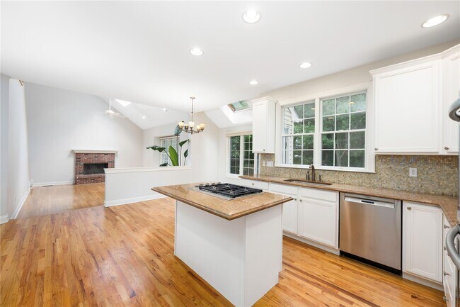 Building Photo - 46 McGuiness Ln