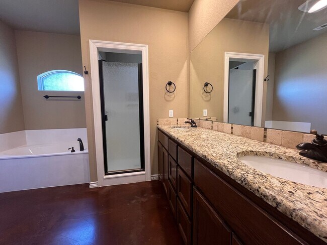 Building Photo - 3 bedroom home