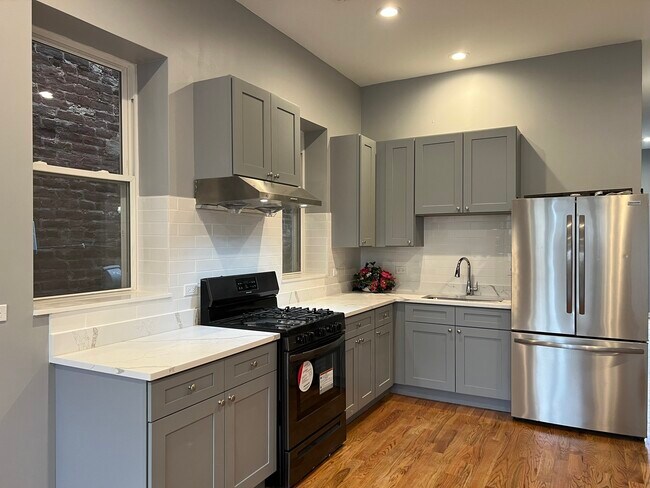 Building Photo - 303 W 24th St