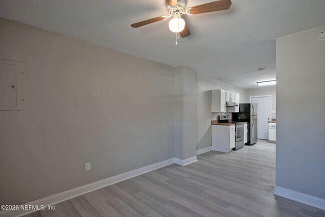 Building Photo - 2036 W 11th St