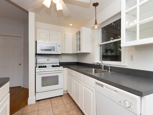 Building Photo - 128 Ashmont St