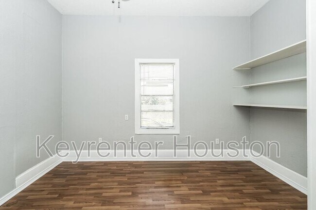 Building Photo - 4610 Schroeder St