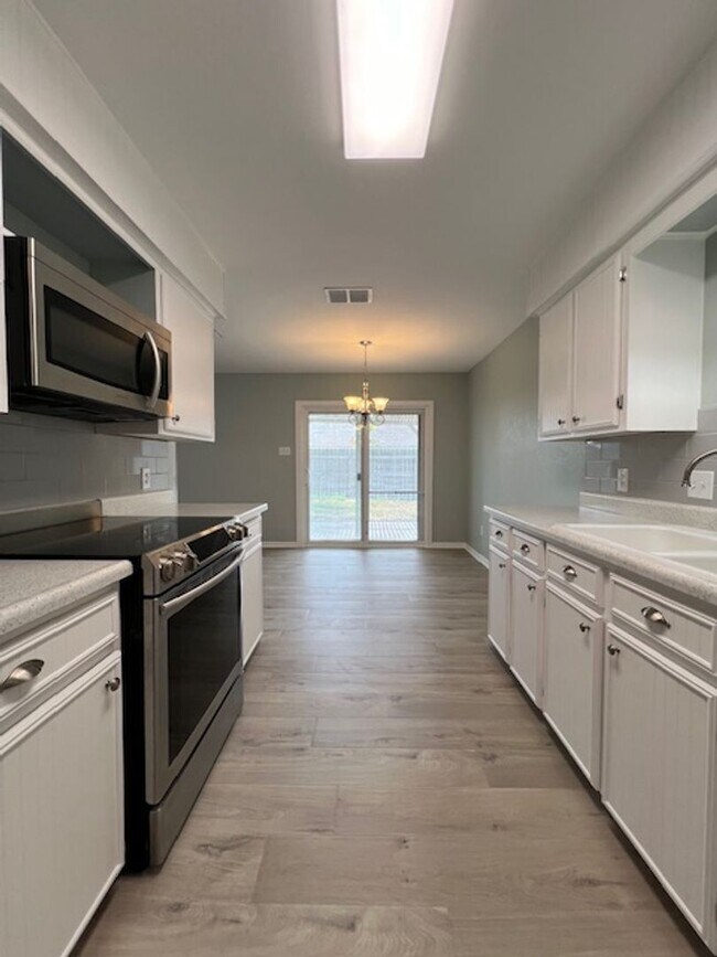 Building Photo - UPDATED HOME IN FLOUR BLUFF - OFFERING GRE...