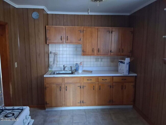 Building Photo - 357 Forest Ave