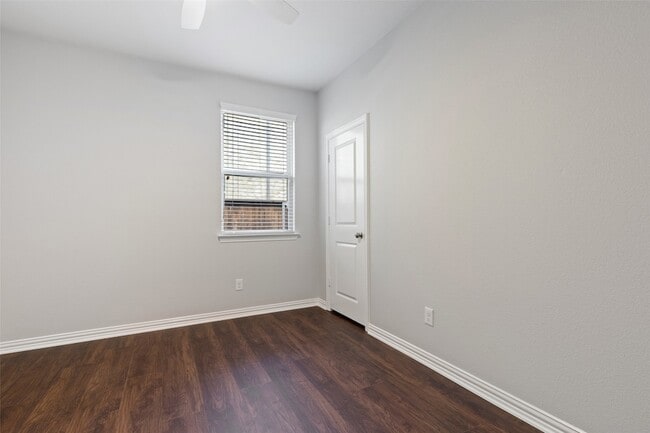 Building Photo - 912 Slate Ln