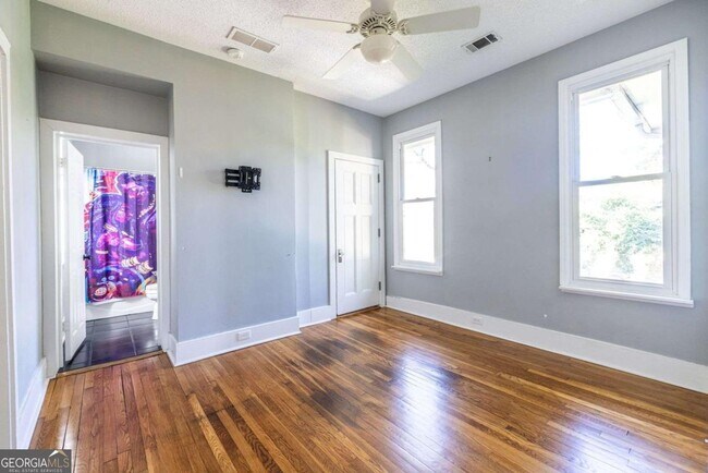 Building Photo - 692 Myrtle St NE