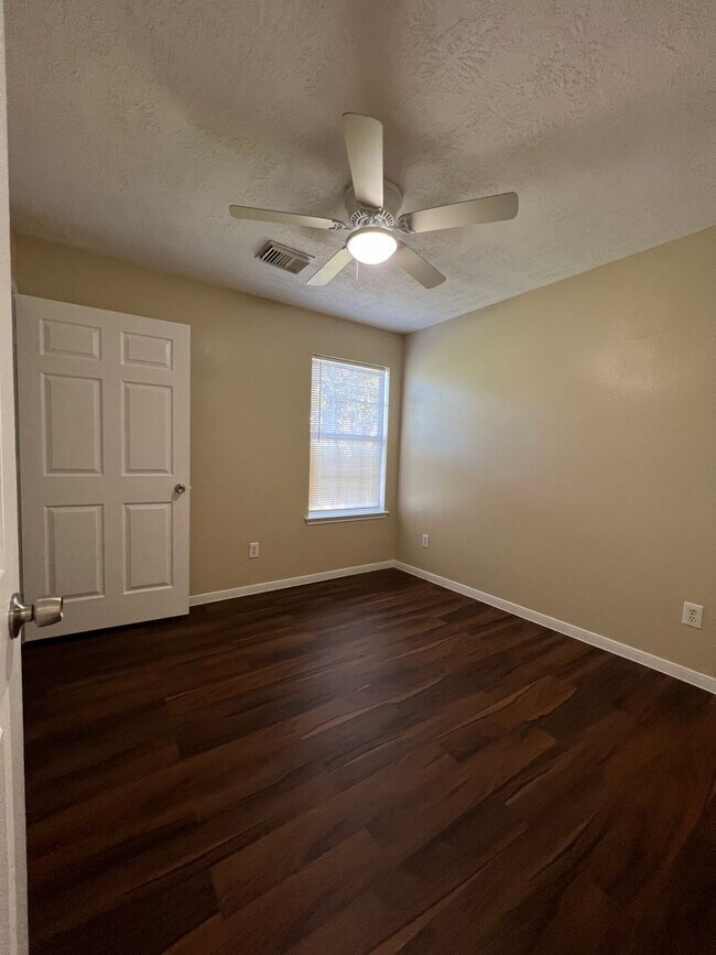 Building Photo - 4735 Clover St