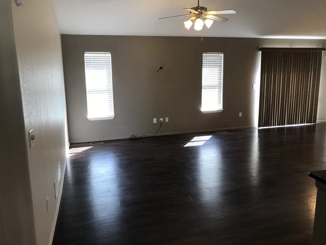 Building Photo - Spacious 5 Bedroom, 3 Bath Ranch Home with 2-Car Garage