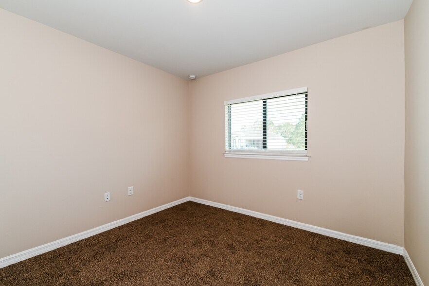 Building Photo - 3212 44th St W