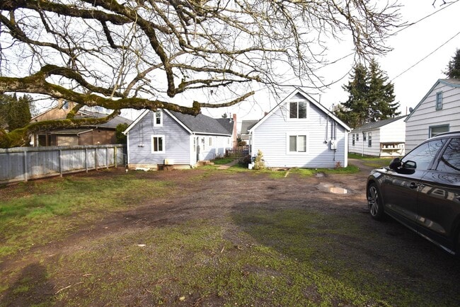 Building Photo - Freshly Remodeled Cozy Cottage Home