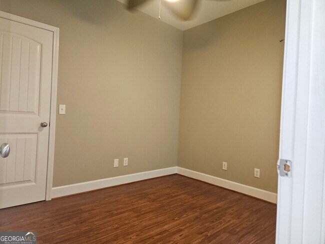 Building Photo - 104 Evergreen Dr