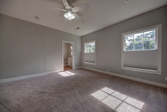 Building Photo - 909 W Main St