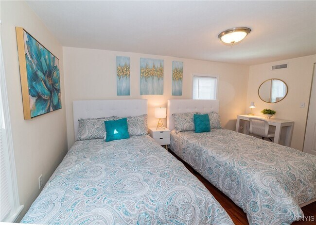 Building Photo - 312 Hall Ave