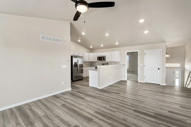 Building Photo - Beautiful Spacious Newly Built Townhome