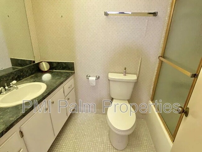 Building Photo - 7 Greenway Village N