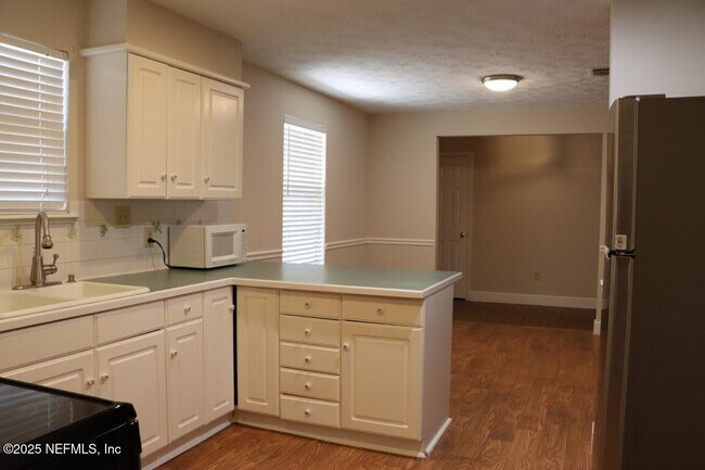 Building Photo - 4347 Clove St