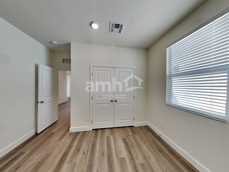 Building Photo - 2990 N Vigo Ave