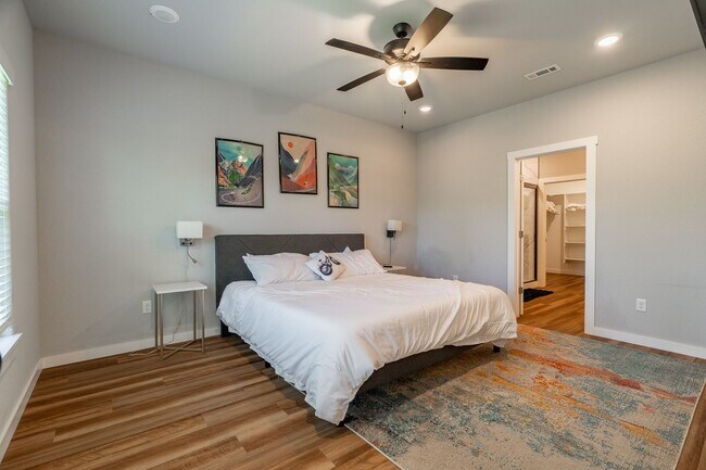 Building Photo - Nearly New Bella Vista Home Nestled in Ultimate Privacy! Furnished options available!