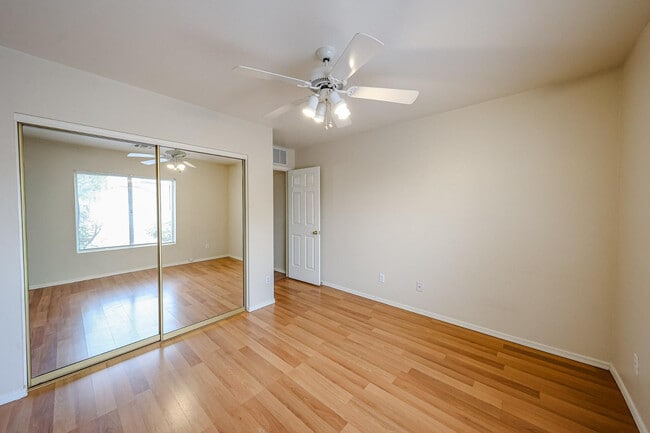 Building Photo - 10935 W Ruth Ave