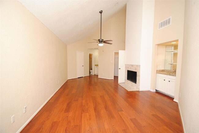 Building Photo - 738 Country Pl Dr