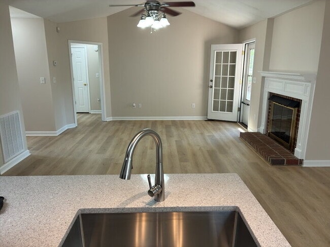 Building Photo - 122 Woodbridge Ct