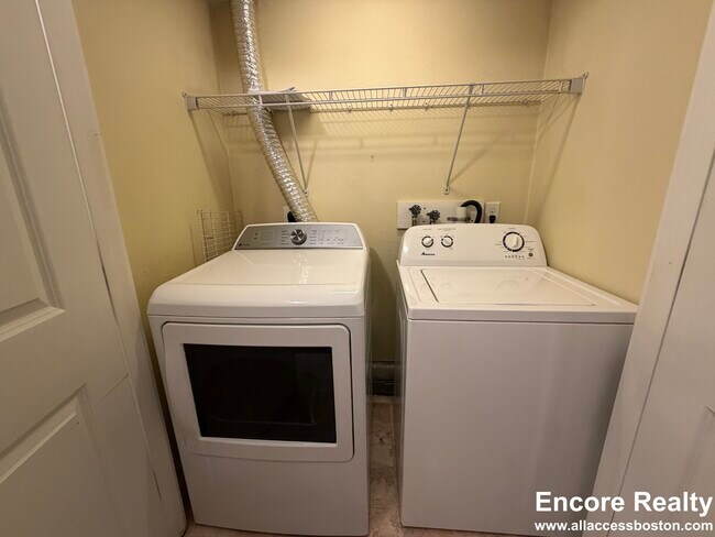 Building Photo - 157 M St