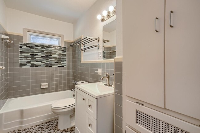 Building Photo - Updated Highland home with mid-century charm