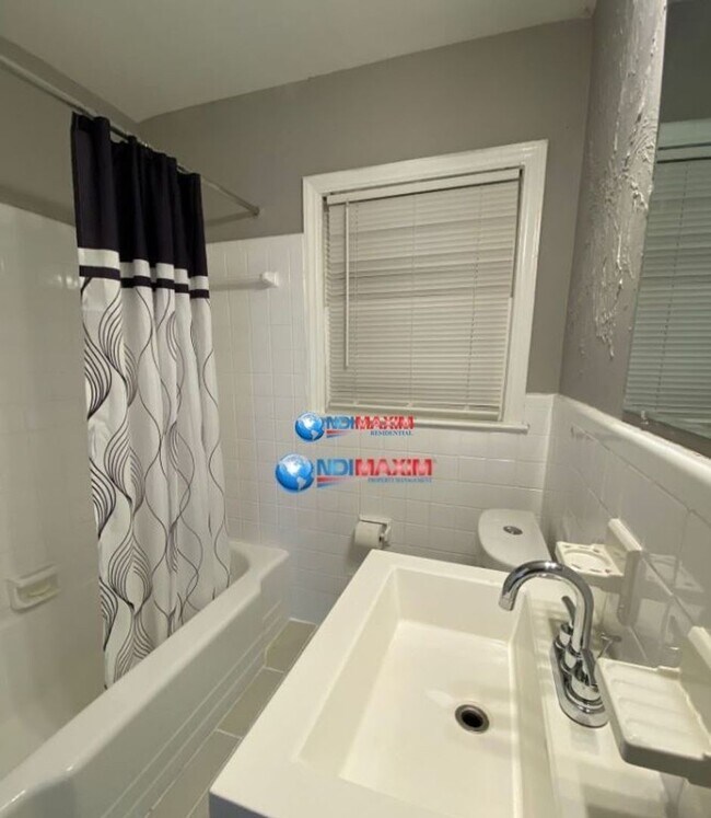 Building Photo - Newly RENOVATED ranch in Decatur