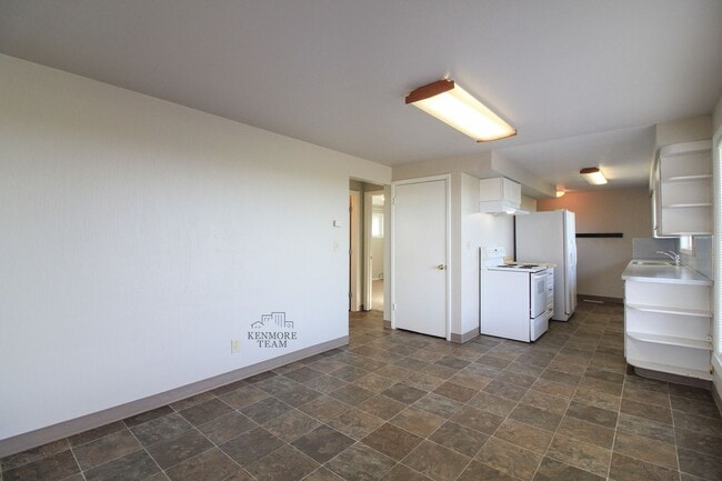 Building Photo - 2 Bedroom, 1 Bath + an Office Home in North Pasco