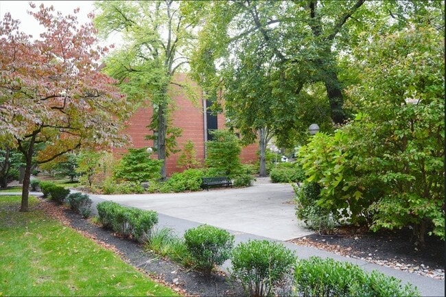 Building Photo - 8 Juniper St