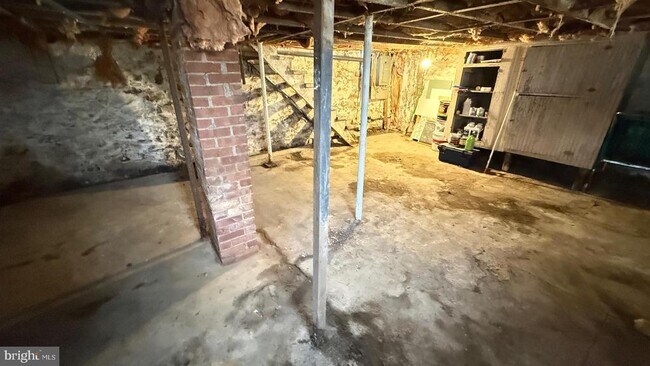 Building Photo - 6 Fern Ave