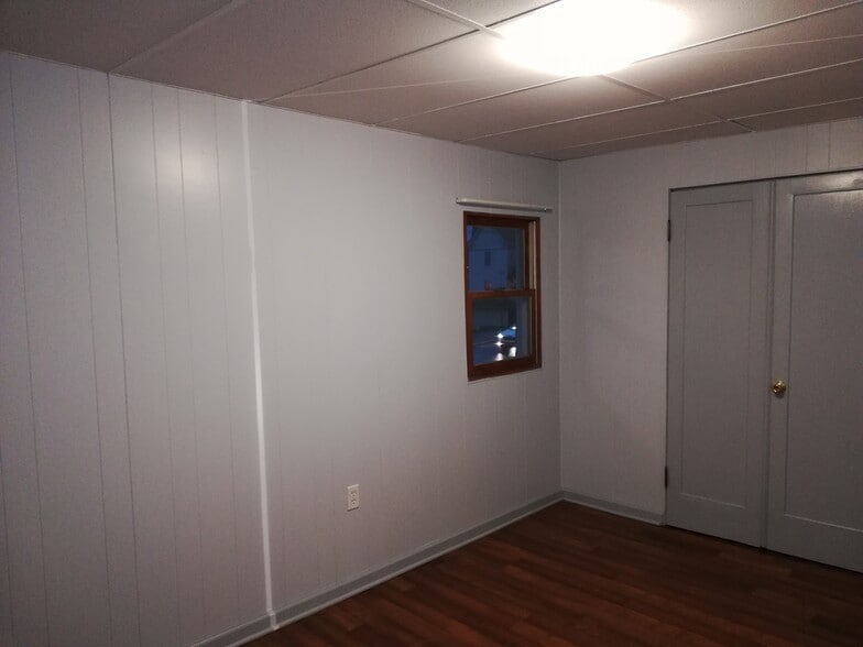 Building Photo - 11 N Wade Ave
