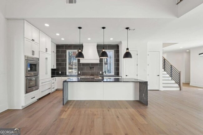 Building Photo - 120 Thome Dr