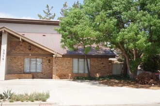 Building Photo - Spacious 2-Bed, 2-Bath Duplex!