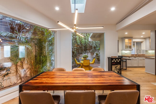 Building Photo - 7473 Mulholland Dr