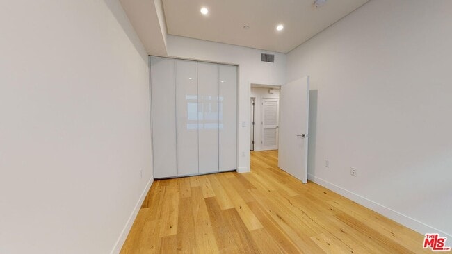 Building Photo - 938 Orange Grove Ave